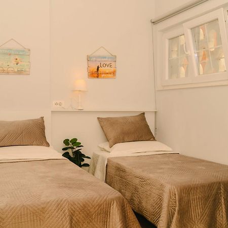 Studio Flat In Heart Of Тирана Екстериор снимка