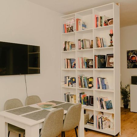 Studio Flat In Heart Of Тирана Екстериор снимка