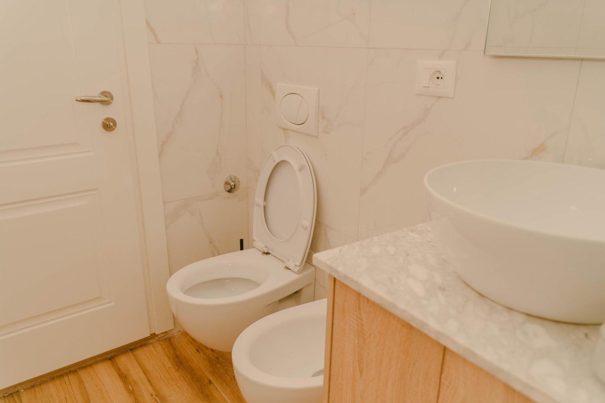 Studio Flat In Heart Of Тирана Екстериор снимка