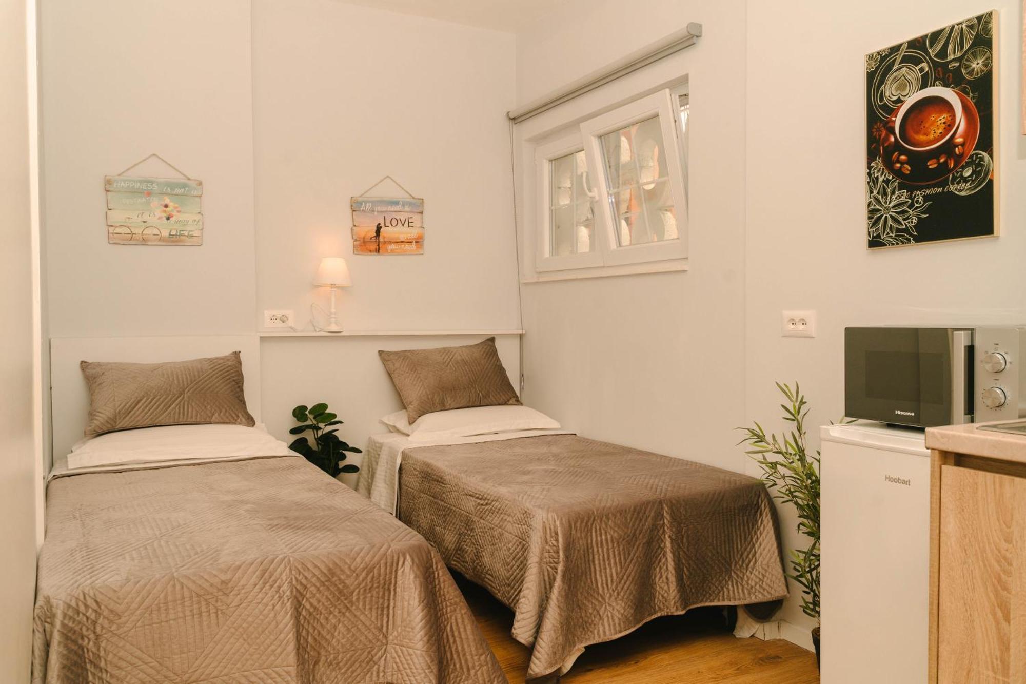 Studio Flat In Heart Of Тирана Екстериор снимка