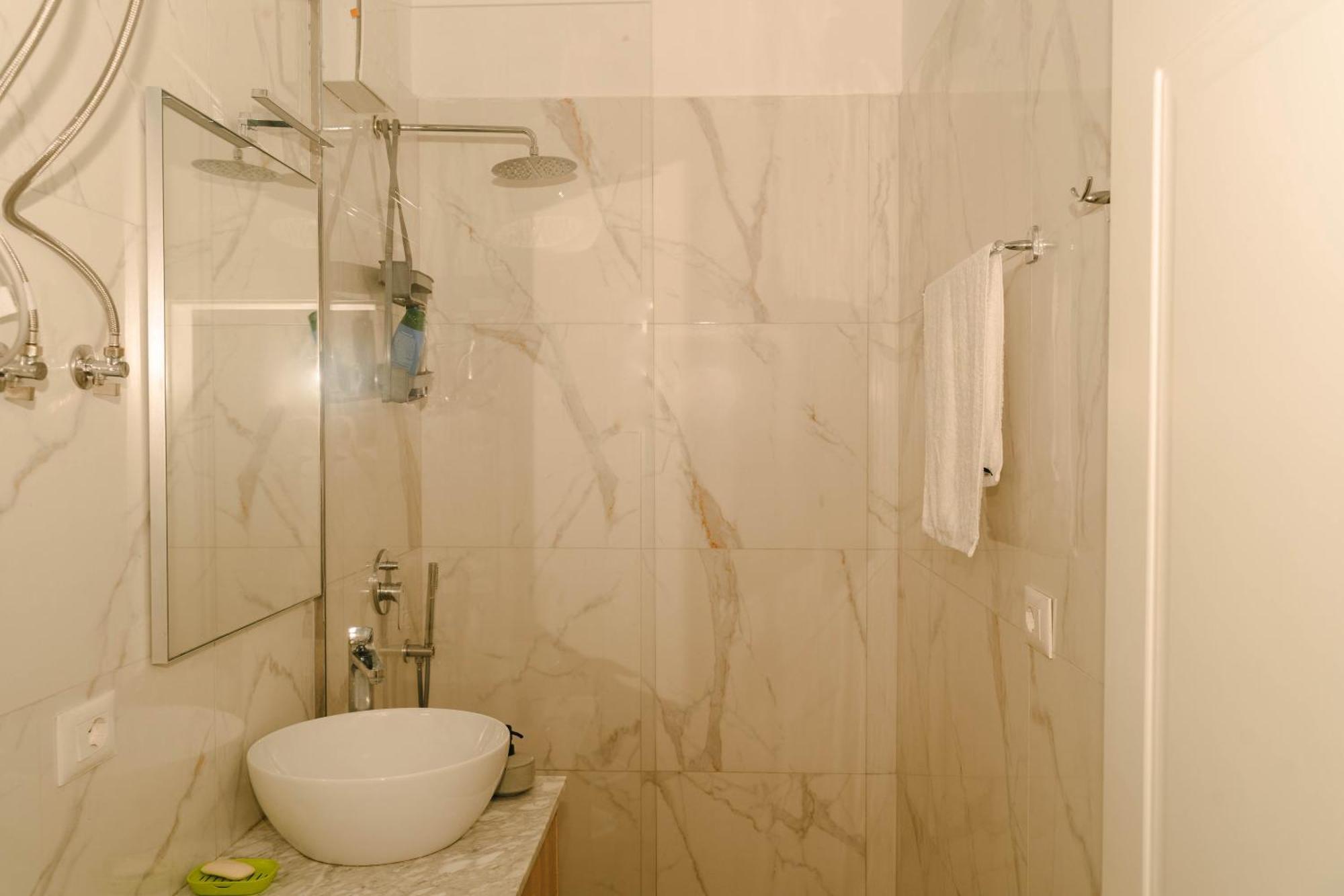 Studio Flat In Heart Of Тирана Екстериор снимка