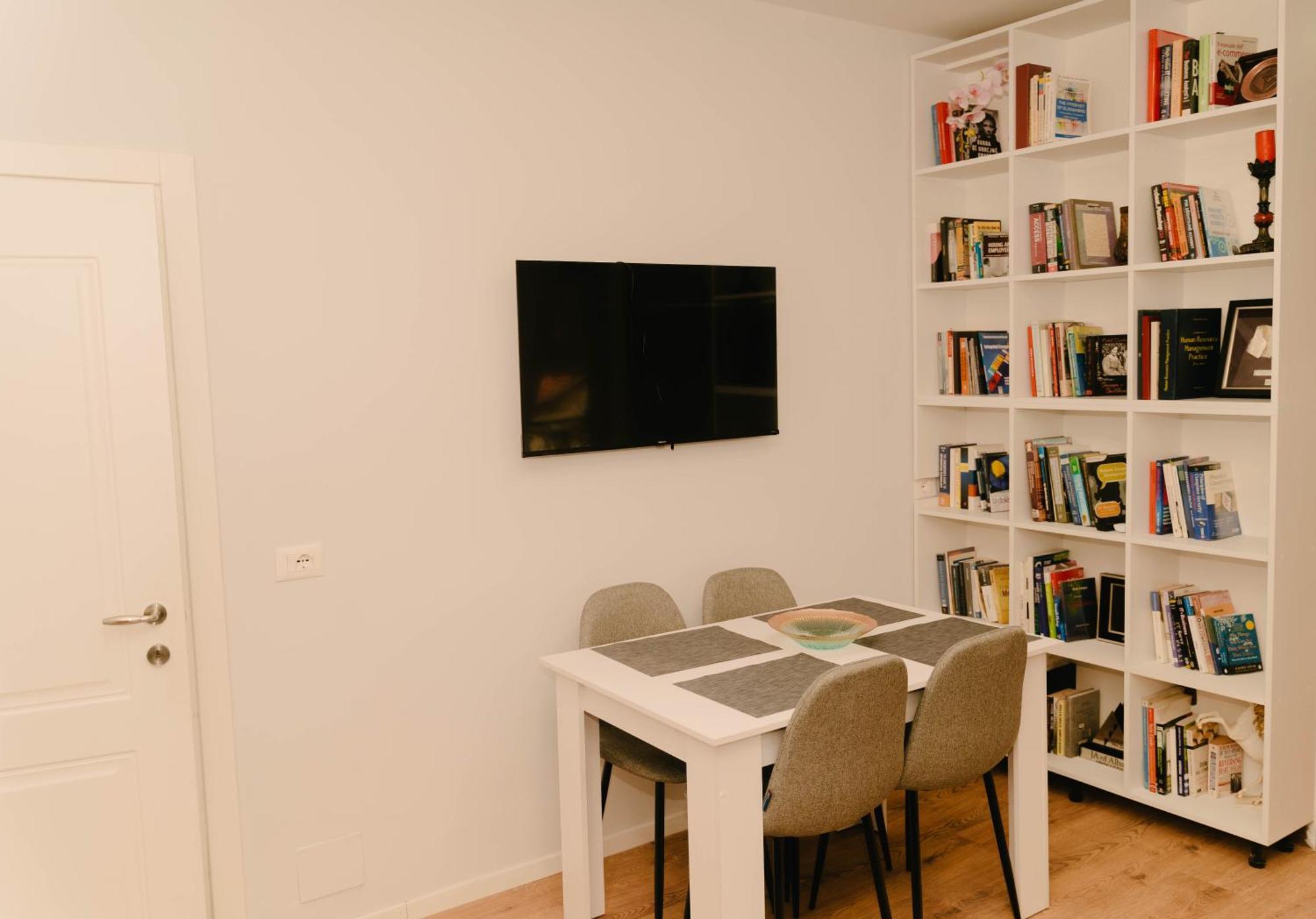 Studio Flat In Heart Of Тирана Екстериор снимка