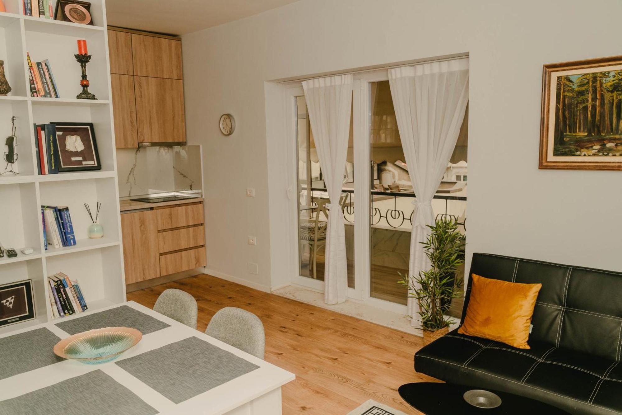 Studio Flat In Heart Of Тирана Екстериор снимка