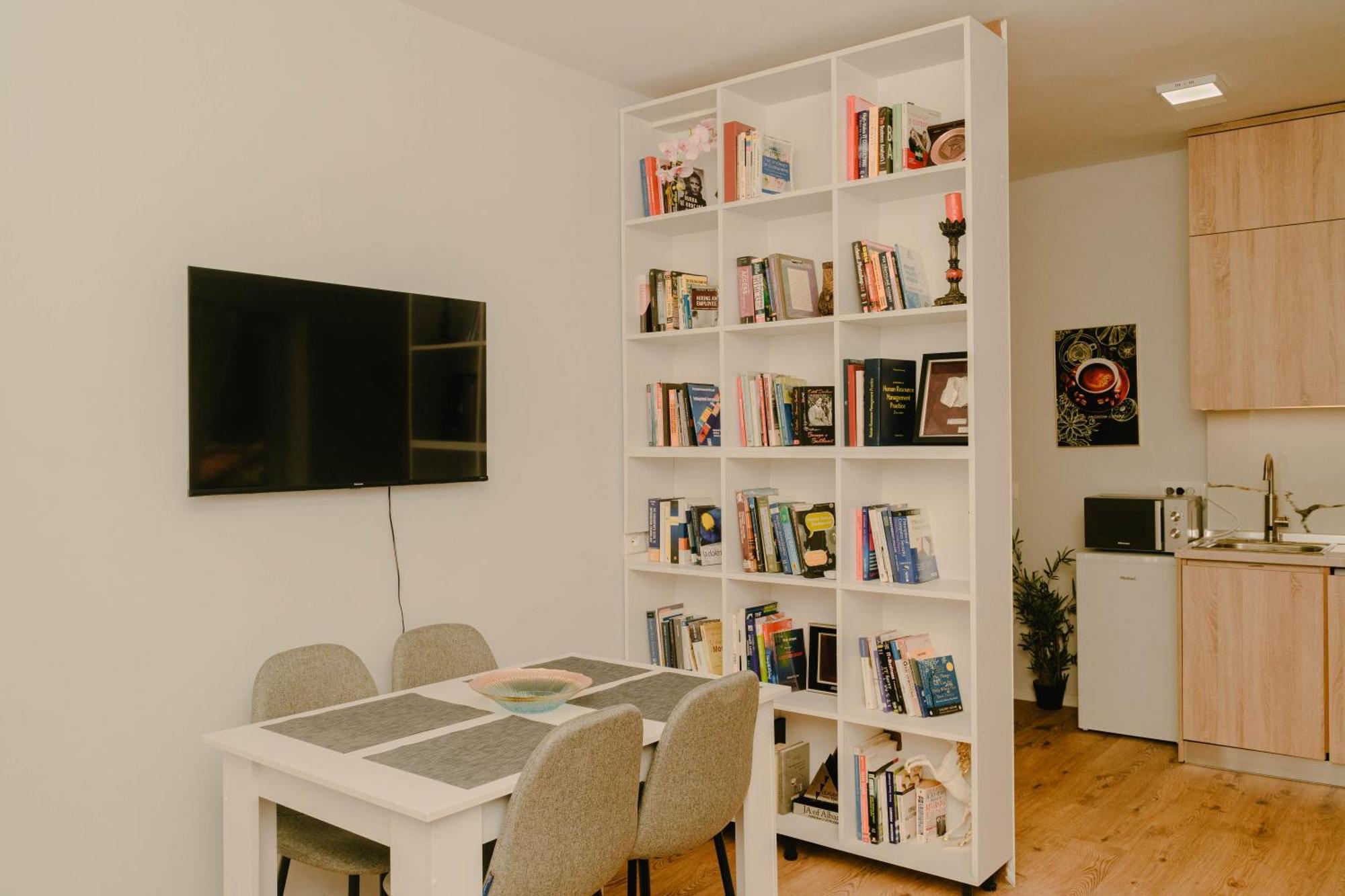 Studio Flat In Heart Of Тирана Екстериор снимка