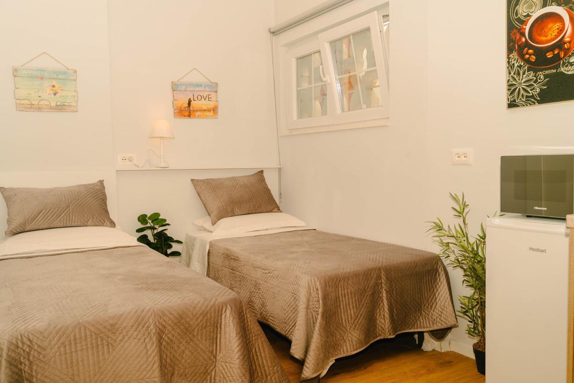 Studio Flat In Heart Of Тирана Екстериор снимка