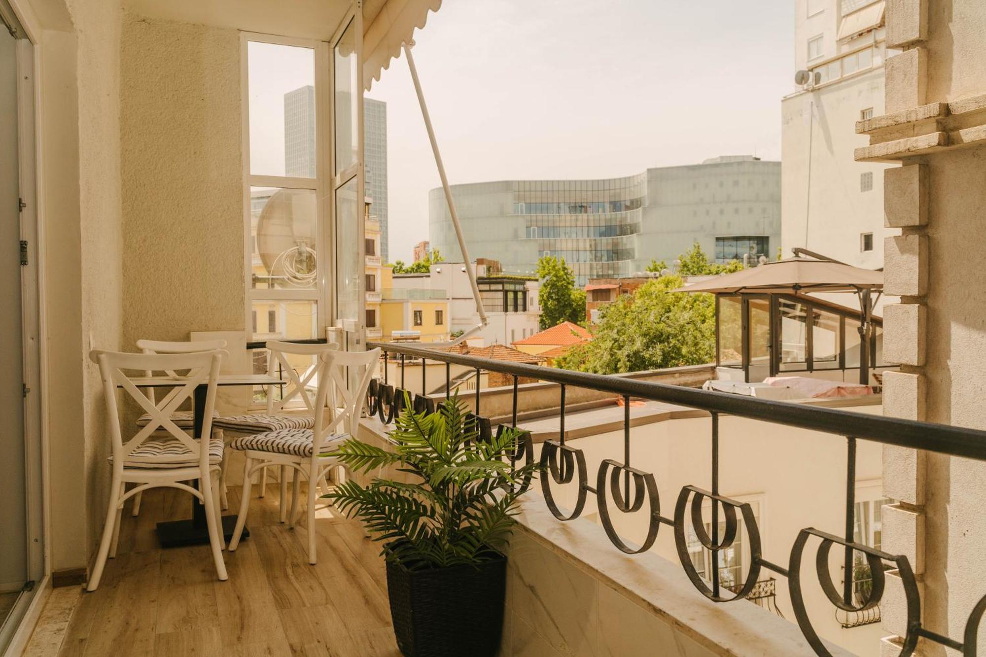 Studio Flat In Heart Of Тирана Екстериор снимка