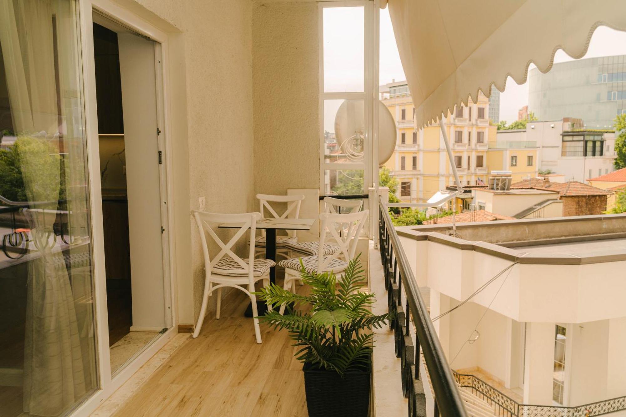Studio Flat In Heart Of Тирана Екстериор снимка