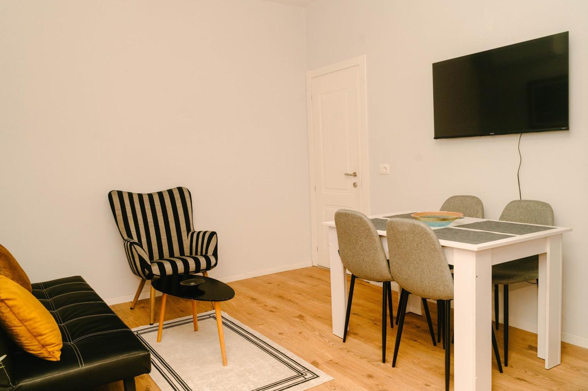 Studio Flat In Heart Of Тирана Екстериор снимка